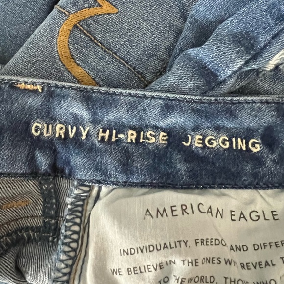 American Eagle Curvy Hi-Rise Jeggings - Picture 5 of 6